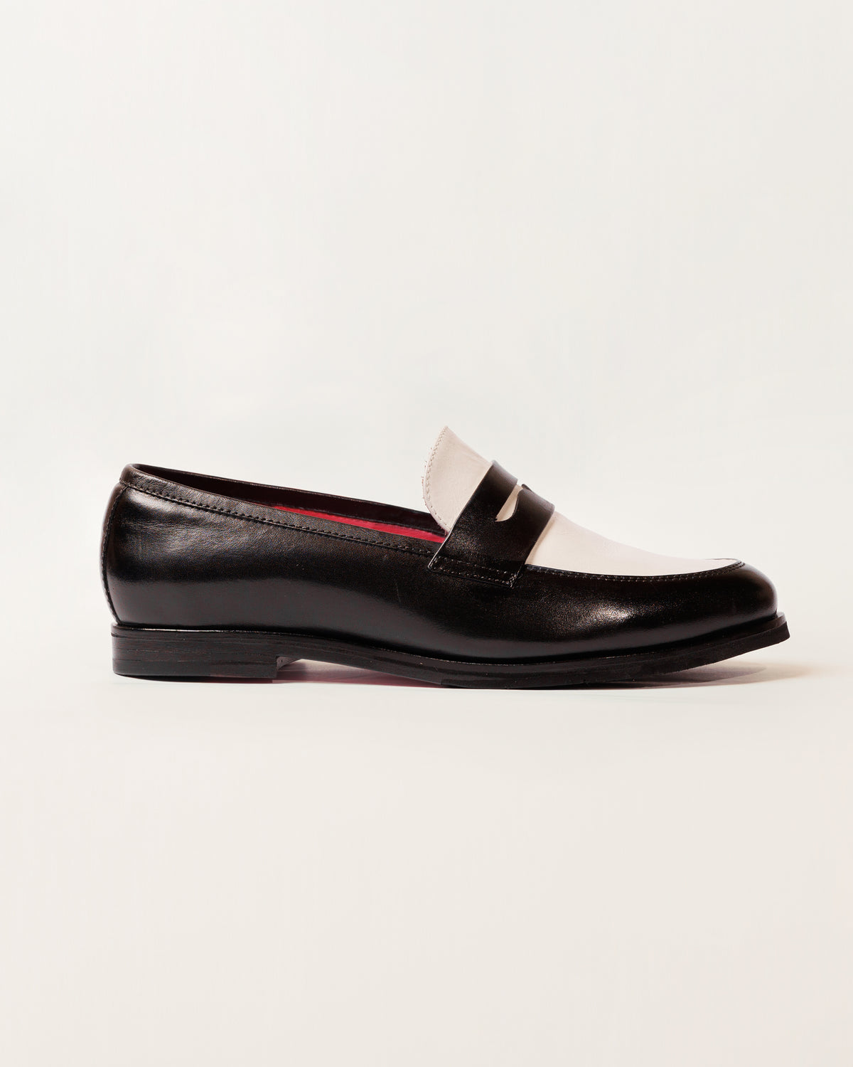 Mocasín Alessa Negro-Blanco Suela Clásica